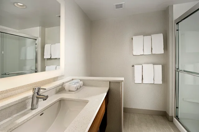 غرفة بسرير كينج لذوي الإعاقة، Holiday Inn Express And Suites Altoona I 99 2/3