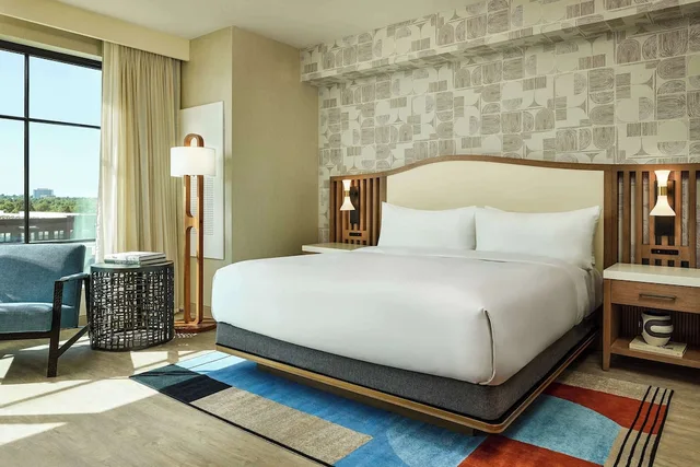جناح استوديو سوبيريور بسرير كينج بغرفة نوم واحدة، Lively Hotel on OAK Oklahoma City, Tapestry by Hilton 1/2