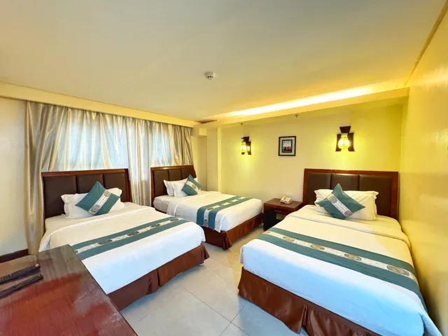 Semi Room, Family, Triple, 3 Semi Double Beds، Golden Phoenix Hotel Boracay 1/2