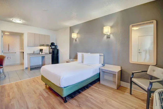 غرفة قياسية بسرير كوين وسرير مزدوج للمدخنين لذوي الإعاقة، Studio6 Tucson, AZ - Irvington Road 4/7