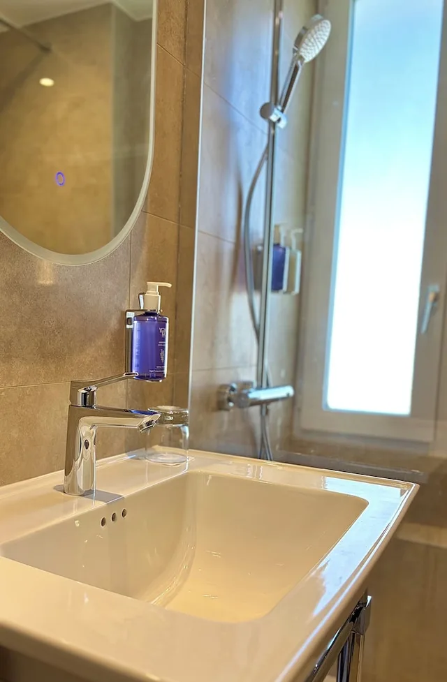 غرفة سوبيريور ثلاثية، Hotel Pergolese - Paris Champs Elysees 4/6