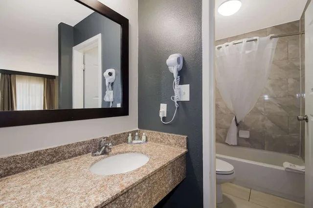 غرفة قياسية بسريرين مزدوجين للمدخنين، Quality Inn Coliseum 6/7