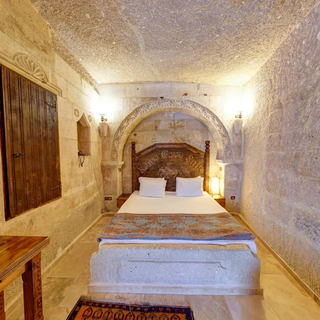 غرفة جونيور بسرير كينج وسرير فردي، Roma Cave Suite Hotel 4/10