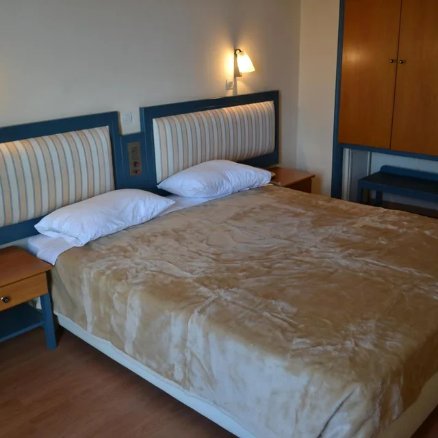 غرفة ثلاثية، Astron Hotel KOS 2/6