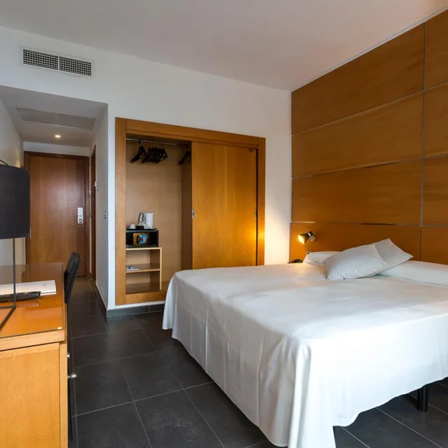 غرفة ديلوكس بسرير مزدوج، Palladium Hotel Cala Llonga - Adults Only 2/6