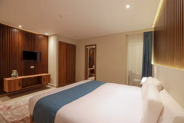 Standard, King Bed, Pyramid Front Hotel 4/8