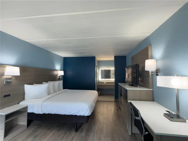 غرفة بسرير كينج، SureStay by Best Western Jacksonville Airport 1/2