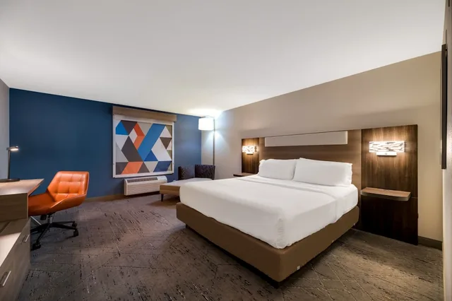 غرفة قياسية بسرير كينج، Holiday Inn Express Hotel Suites the Villages 3/10