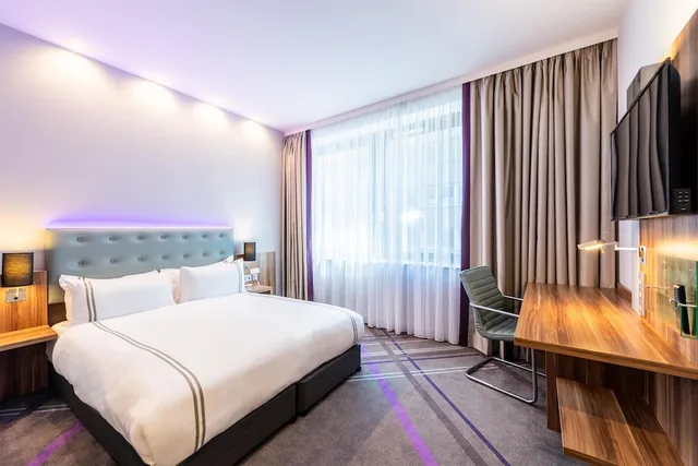 غرفة قياسية بسرير مزدوج، Premier Inn Frankfurt City Centre Hotel 1/2