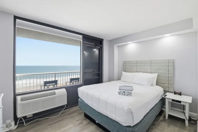 Deluxe, Studio, Queen Bed, Ocean Front, Sofa، The Maverick Resort 1/3