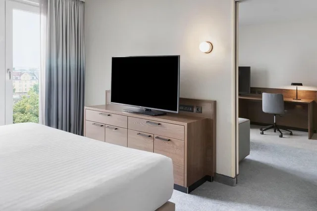 جناح غراند بسرير كينج بإطلالة على المدينة بغرفة نوم واحدة بغرفتين، Courtyard by Marriott Munich City East 2/3