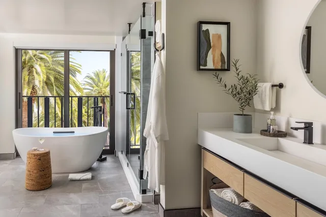 جناح رئاسي بسرير كينج بشرفة لذوي الإعاقة، Casa Mani Resort Napa Valley, Curio Collection by Hilton 8/10