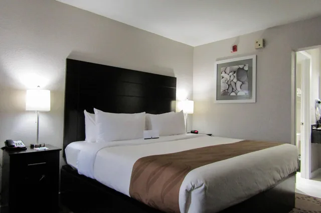 غرفة بسرير مزدوج بإطلالة على البحيرة، Quality Inn & Suites Kissimmee near Main Gate 4/9