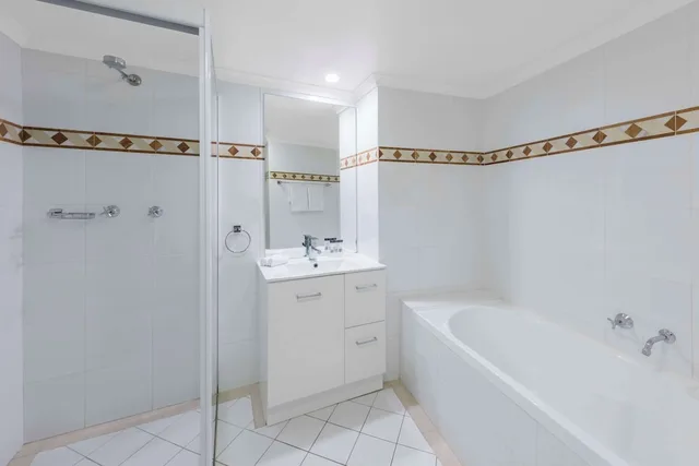 شقة بسريرين منفصلين بإطلالة على المدينة بغرفة نوم واحدة، Oaks Sydney Castlereagh Suites 6/10