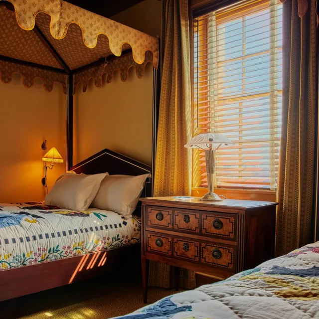 غرفة رباعية، Hotel Ulysses 1/2