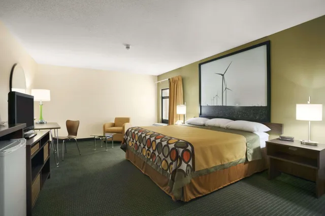 غرفة بسرير كينج، Super 8 by Wyndham Columbia City 1/1
