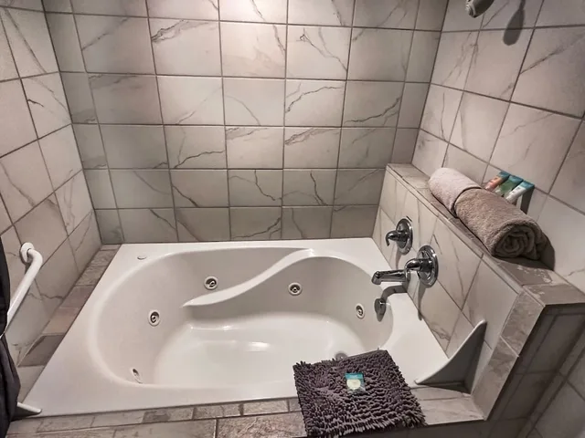 كوخ عائلي بسرير كينج بإطلالة على الفناء مع أريكة بمطبخ، Soap Lake Resort, a Dazzler Select by Wyndham 2/2