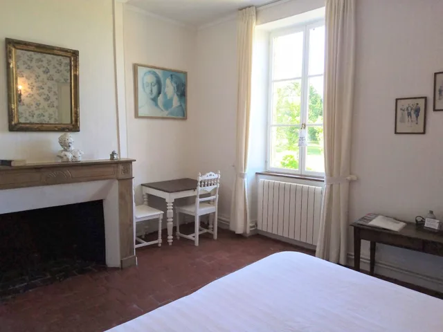 Room, King Bed, Garden View, Pool Side، Chateau Latour 4/5