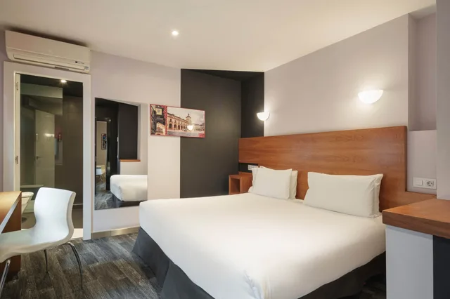 غرفة سوبيريور بسرير مزدوج أو سريرين منفصلين بمنطقة جلوس، Exe Hotel El Magistral 5/10