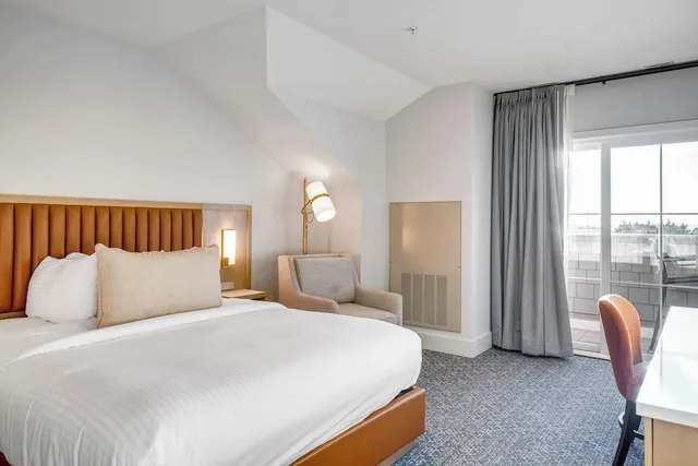 Sunset, Suite, King Bed, Sofa، The Inn at Chesapeake Bay Beach Club 1/4