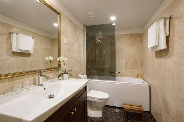 Zen, Twin Beds, Hot Tub، The von Stackelberg Hotel Tallinn 5/6