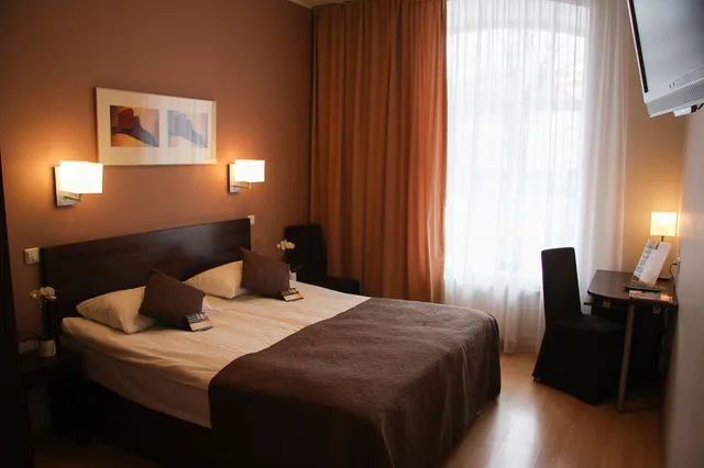 Room, Twin Beds, Street View، City Hotel Tallinn by Unique Hotels 1/3