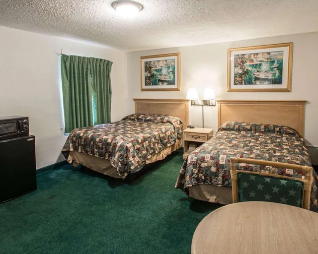 غرفة بسريرين مزدوجين للمدخنين لذوي الإعاقة، Rodeway Inn Fort Pierce US Highway 1 FL 2/4