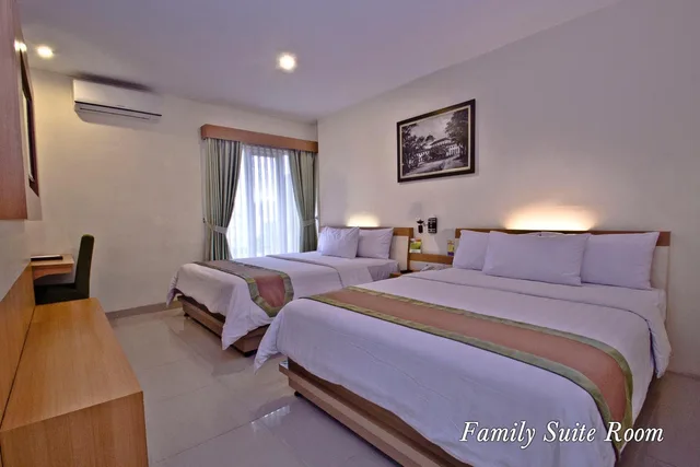 Grand, Family, 2 Queen Beds, De Batara Hotel 1/2