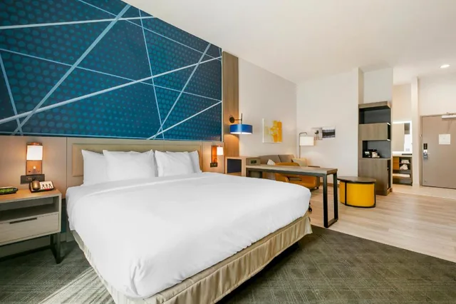 Upgrade, King and Double Bed، Comfort Inn & Suites Houma 2/6
