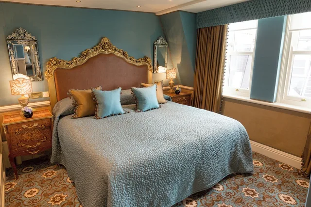 جناح جونيور بسرير كينج، Milestone Hotel 2/7