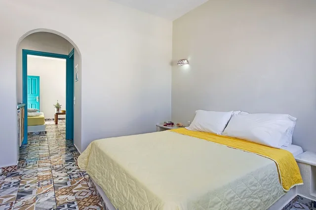 جناح بسرير كينج وسرير فردي بإطلالة على البحر بغرفة نوم واحدة، Nissia Apartments 1/4