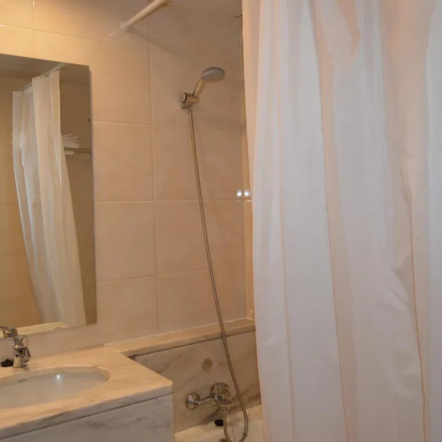 غرفة بسرير مزدوج أو سريرين منفصلين بإطلالة على الحديقة بشرفة، Quinta Da Penha De Franca 9/9