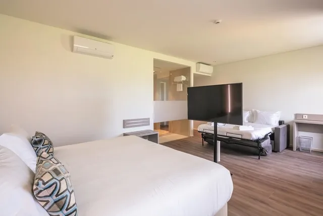 غرفة عائلية بسرير مزدوج مع أريكة، Oporto Airport Business Hotel 2/6