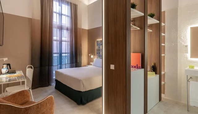 غرفة بسرير مزدوج بإطلالة على المدينة، Axel Hotel Valencia - Adults Only 8/8