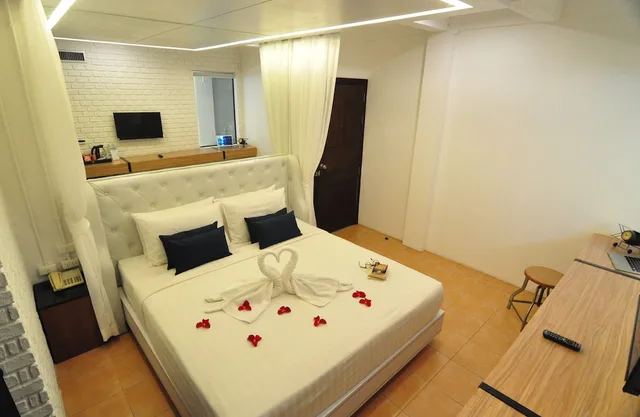 غرفة غراند بسرير كينج، Forty Winks Phuket 1/3