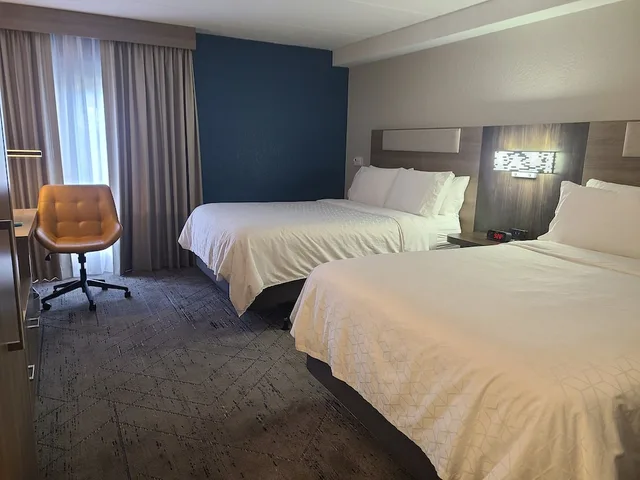 غرفة قياسية بسريرين كوين لذوي الإعاقة، Holiday Inn Express Hotel Suites Ft Lauderdale N Exec Airport 2/7