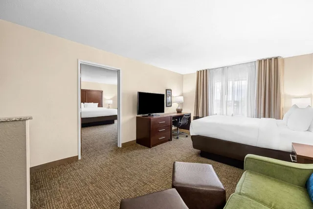 جناح، Comfort Inn Suites Pueblo 5/7