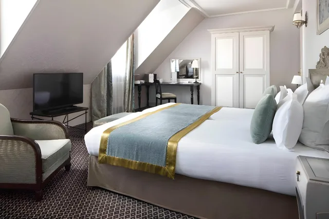 غرفة بريفيليج ثلاثية، Bradford Elysees Astotel 1/1