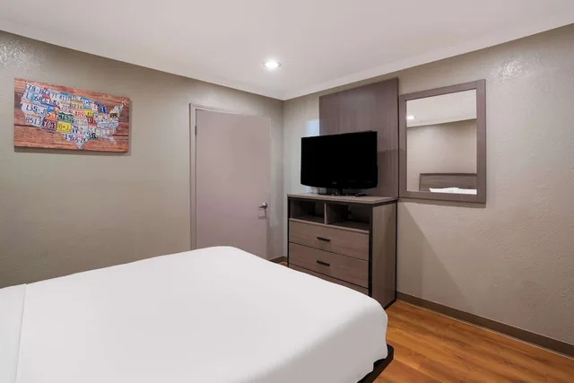 غرفة بسرير كوين لذوي الإعاقة، Econo Lodge Vallejo, CA 1/4