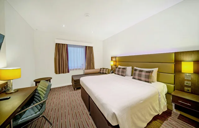 غرفة، Premier Inn Dubai Al Jaddaf 1/5
