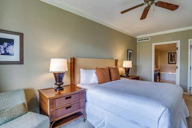 جناح بسريرين كينج بغرفتي نوم بإطلالة جزئية على البحر مع أريكة، OUTRIGGER Honua Kai Resort & Spa 8/10
