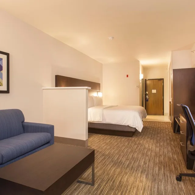 جناح تنفيذي بسرير كينج، Holiday Inn Express Suites Santa Fe 3/3