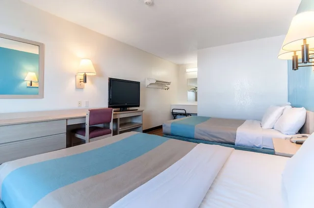 غرفة قياسية بسريرين مزدوجين، Motel6 Farmington Hills, MI - Northwest - Farmington Hills 4/10
