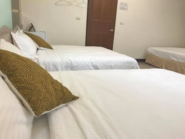 Family, 3 Double Beds, Lucky Bear Guesthouse 5/6