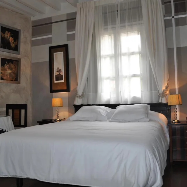 غرفة بسرير مزدوج، Hotel Rural el Bosque de la Anjana 1/10