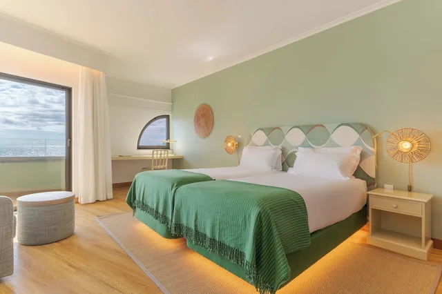 غرفة بسريرين منفصلين بإطلالة على البحر، Pestana Vila Lido Madeira 3/6