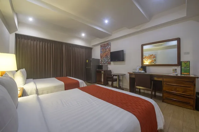 Plus, Superior, Queen Bed, Balmoral Hotel 4/5