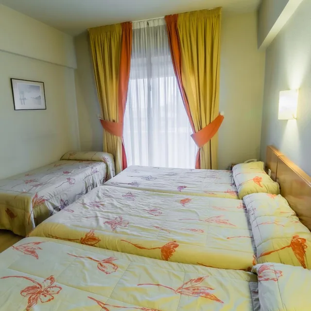 غرفة رباعية، Alhama Hotel 5/10