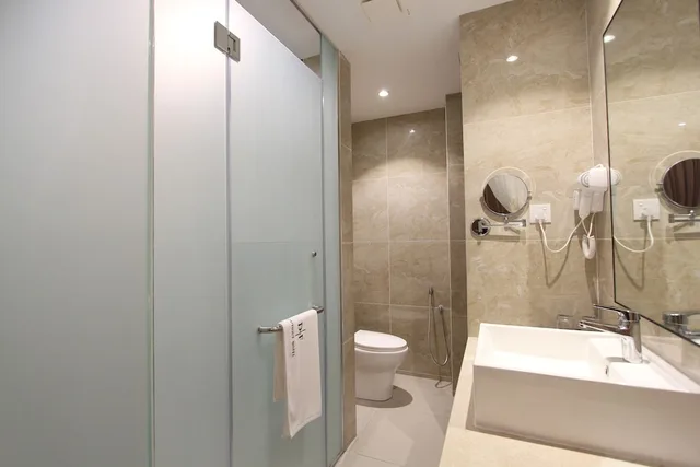 غرفة سوبيريور عائلية بسرير كينج وسرير كوين، D&F Boutique Hotel Seremban 2 4/4
