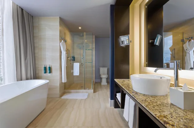 غرفة جونيور بإطلالة على البحر، Hilton Panama 3/4